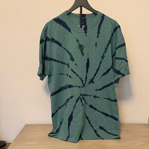 Nike Men's Green and Black Tie-Dye Tee